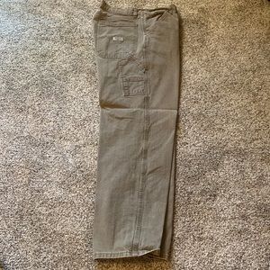 Wrangler Cargo Jeanne’s like new.